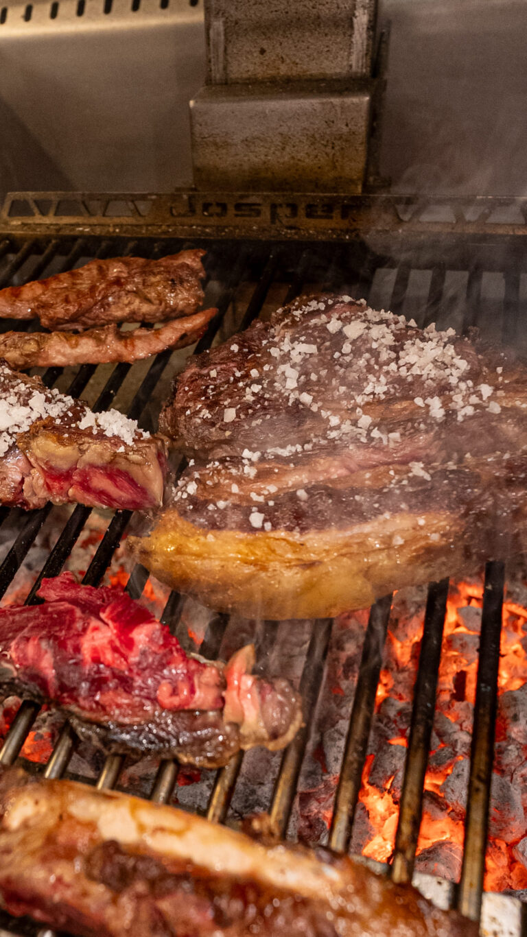 Carn a la brasa amb sal en escates