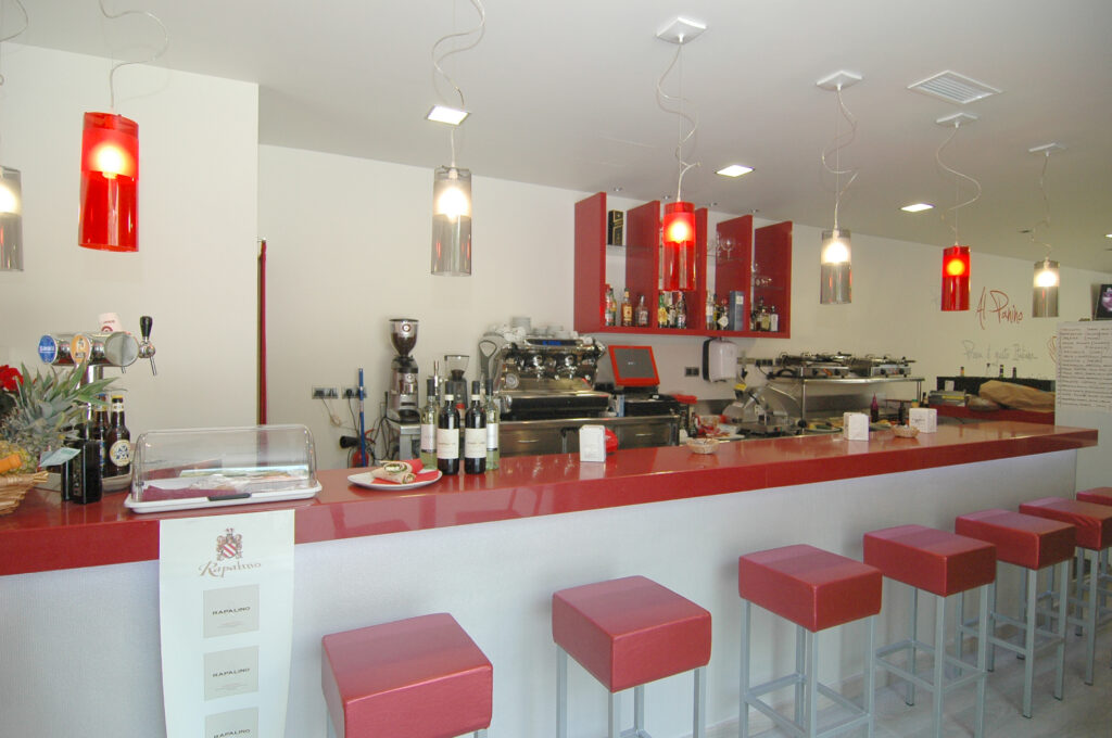 La barra de la primera paninoteca Al Panino, a la Rambla d'Egara